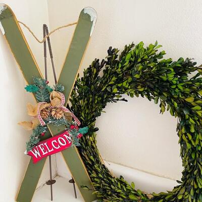 Lot 56 Christmas Decorations Stockings Wreath Door Welcome Sign