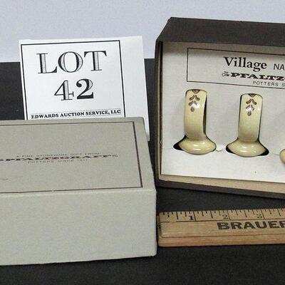 Pfaltzgraff Village Napkin Rings, Napkins, Original Box