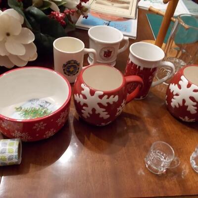 Lot of Miscellaneous kitchen/home decor items