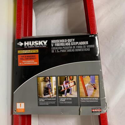 #5 Husky 5' Fiberglass Stepladder
