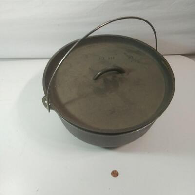 #39  12" Cast Iron Dutch Oven