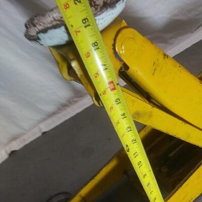 #169  Hydraulic Garage Jack