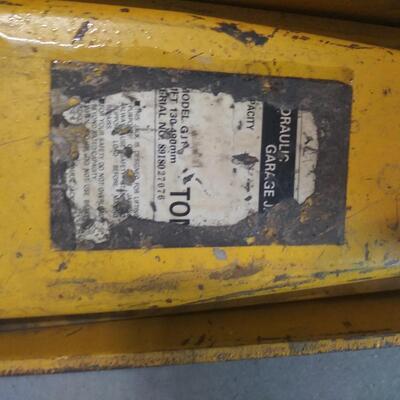 #169  Hydraulic Garage Jack