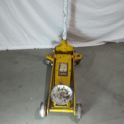 #169  Hydraulic Garage Jack