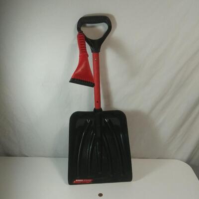 #313  Snow Shovel w/expandable Handle and Scraper