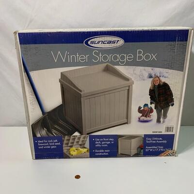 #384  Suncast Winter Storage Box 22"x17.5"x24"