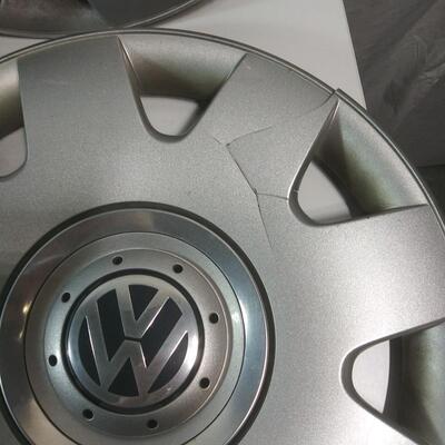 #440  5 - Volkswagen Hub Caps