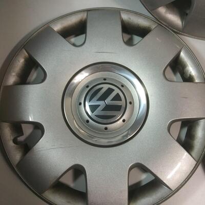 #440  5 - Volkswagen Hub Caps