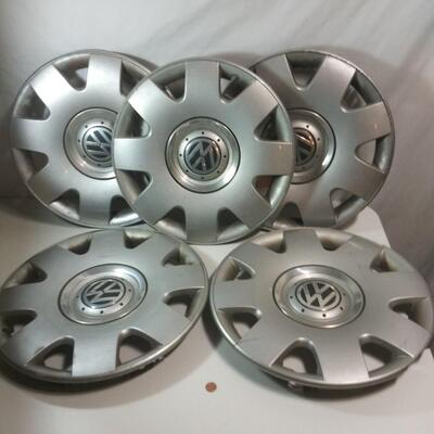 #440  5 - Volkswagen Hub Caps