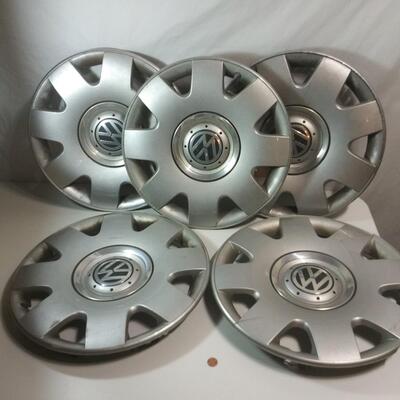 #440  5 - Volkswagen Hub Caps