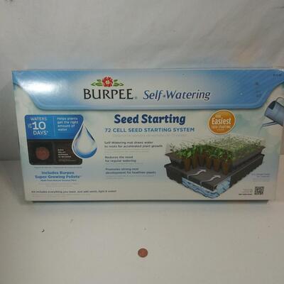 #470  Burpee Self-Watering 72 Cell Seed Starting System