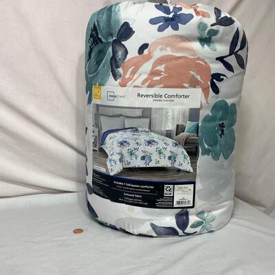 #478  Full/Queen Reversible Comforter
