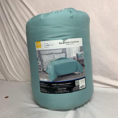 #479  Full/Queen Reversible Comforter