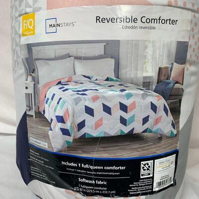 #481  Full/Queen Reversible Comforter
