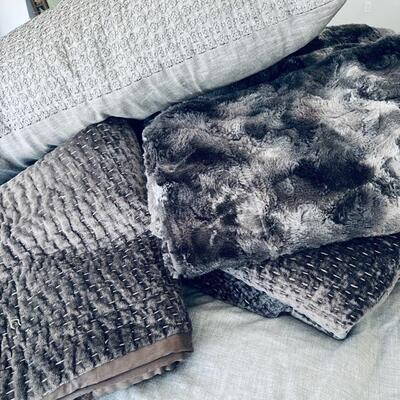 Lot 129 Group Bedding Velvet King Size Bed Spread Long Pillow Shams Faux Fur Throw