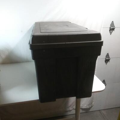 #28 Large Rubbermaid Storage / Tool Box