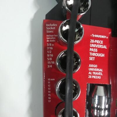 #80 Husky 28pc Universal Pass Through Socket Set