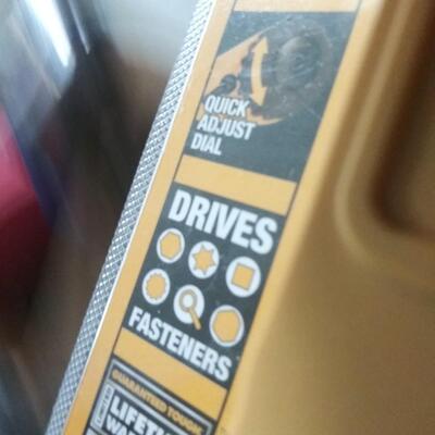 #88 DeWalt 26 Sizes Quick Adjust Ratcheting Socket Set