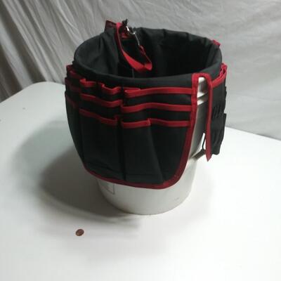 #202 Husky Bucket Jockey - include bucket