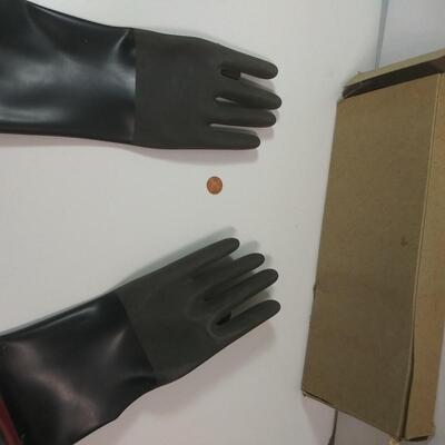 #359 Gloves U.S. Govt. 1954 - Pioneer Rubber Co.