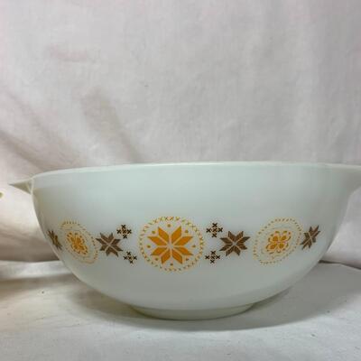 #405 2 - Vintage Pyrex bowls
