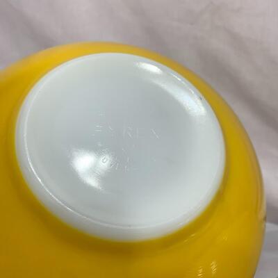 #405 2 - Vintage Pyrex bowls