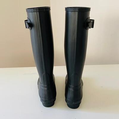Lot 140 Ladies Rain Boots by Hunter Size 7