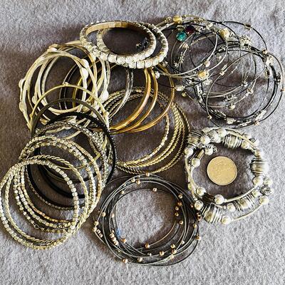 Lot 154 Large Group Bangle Bracelets Metal Plastic Assorted