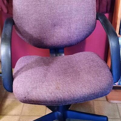 Lot 195 Maroon Cloth Office Chair