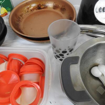 16 pc Kitchen: Oster Blender, Dishwasher Detergent, Copper Pans, Towels