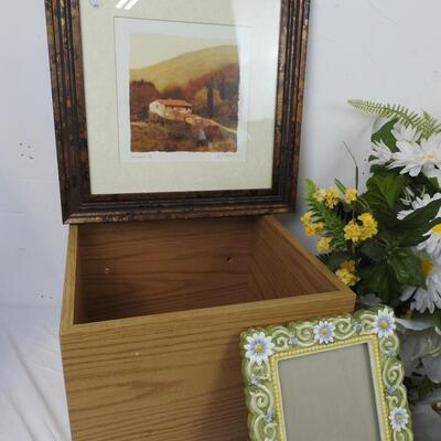 7 pc Home Decr: Faux Florals, 2 Framed Images, 2 Frames, Bee Tea Pot