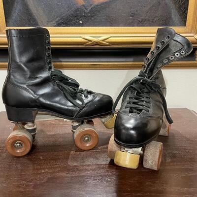 Vintage Chicago roller skates black, size 8 menâ€™s?