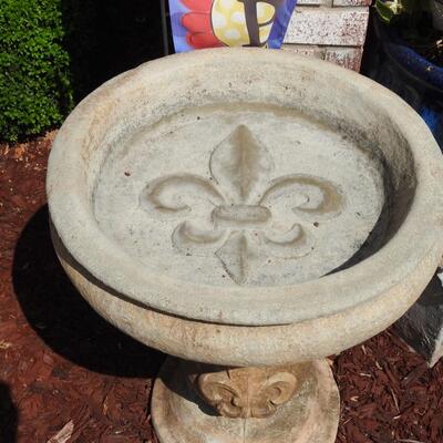 Fluer De Lis Concrete Bird Bath