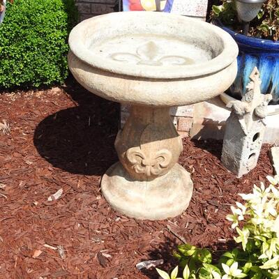 Fluer De Lis Concrete Bird Bath