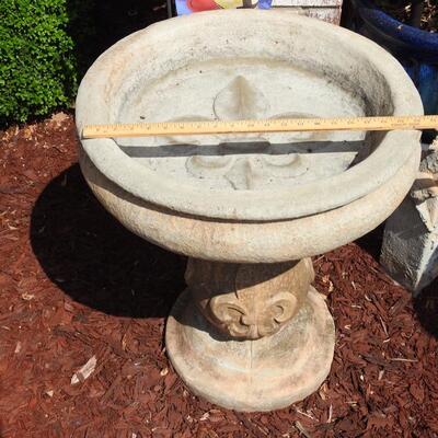 Fluer De Lis Concrete Bird Bath