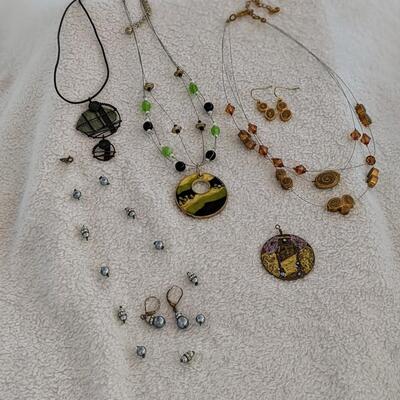 Beautiful Necklaces, Earrings and pendant