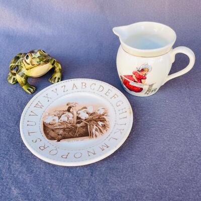 Lot 232cl Group 3 pcs ABC Plate + Girl Ironing Pitcher + Frog Figurine