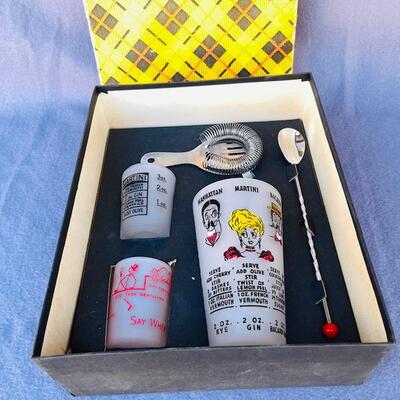Lot 233cl New In Box Mr Fivesome Cocktail Mixing Set Glasses Strainer Stir Spoon