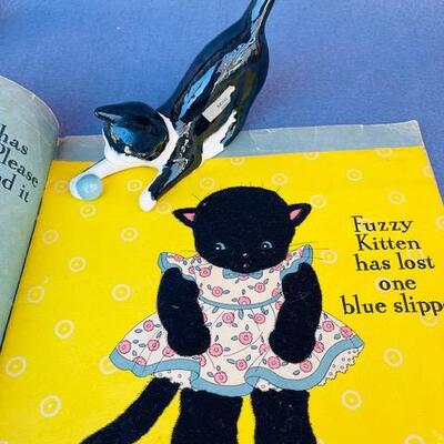 Lot 234cl Vintage Children's Books Cats Kittens + 2 Ceramic Cats