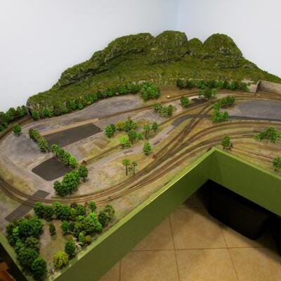 FULLY OPERATIONAL N SCALE LAYOUT DESIGNED BY "ZUGMEISTER"