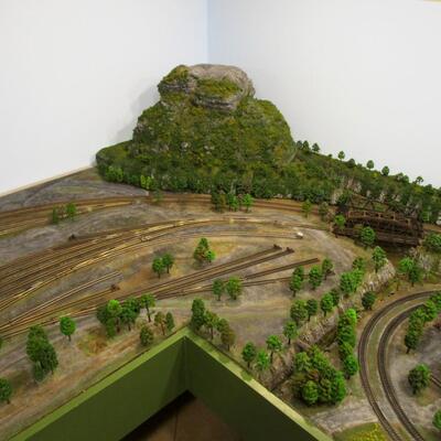 FULLY OPERATIONAL N SCALE LAYOUT DESIGNED BY "ZUGMEISTER"