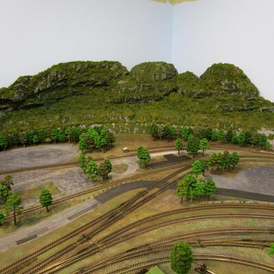 FULLY OPERATIONAL N SCALE LAYOUT DESIGNED BY "ZUGMEISTER"