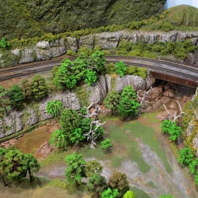 FULLY OPERATIONAL N SCALE LAYOUT DESIGNED BY "ZUGMEISTER"