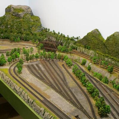 FULLY OPERATIONAL N SCALE LAYOUT DESIGNED BY "ZUGMEISTER"