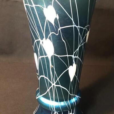 Lot 1: Hearts And Vines Vintage Durand Art Glass Vase American Art Nouveau - Vineland (1 of 2)