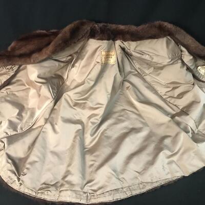 Lot 22: Mink Capelet - Vintage Strawbridge & Clothier Fur