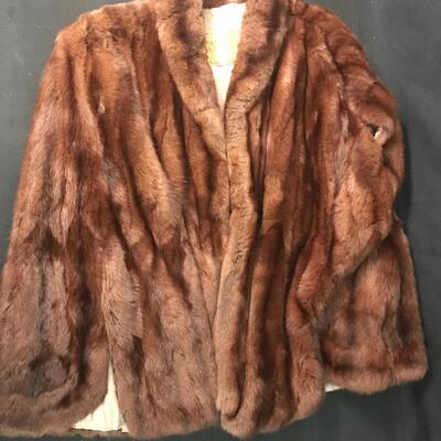 Lot 22: Mink Capelet - Vintage Strawbridge & Clothier Fur