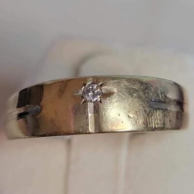 10 k gold and sterling silver men's ring   top is 10 k gold