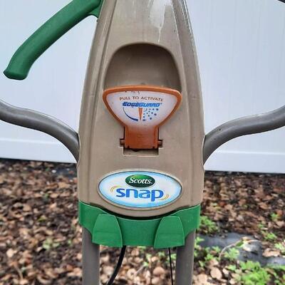 Lot 263  Scotts "Snap" Fertilizer Spreader