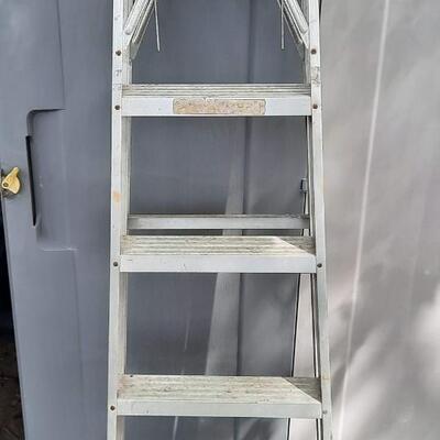 Lot 264  6 Foot Metal Ladder